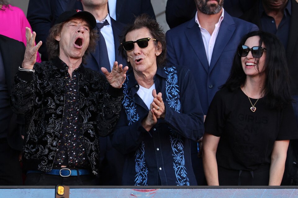 Los legendarios Mick Jagger y Ron Wood, presentes en el derbi español (Fuente: AFP)