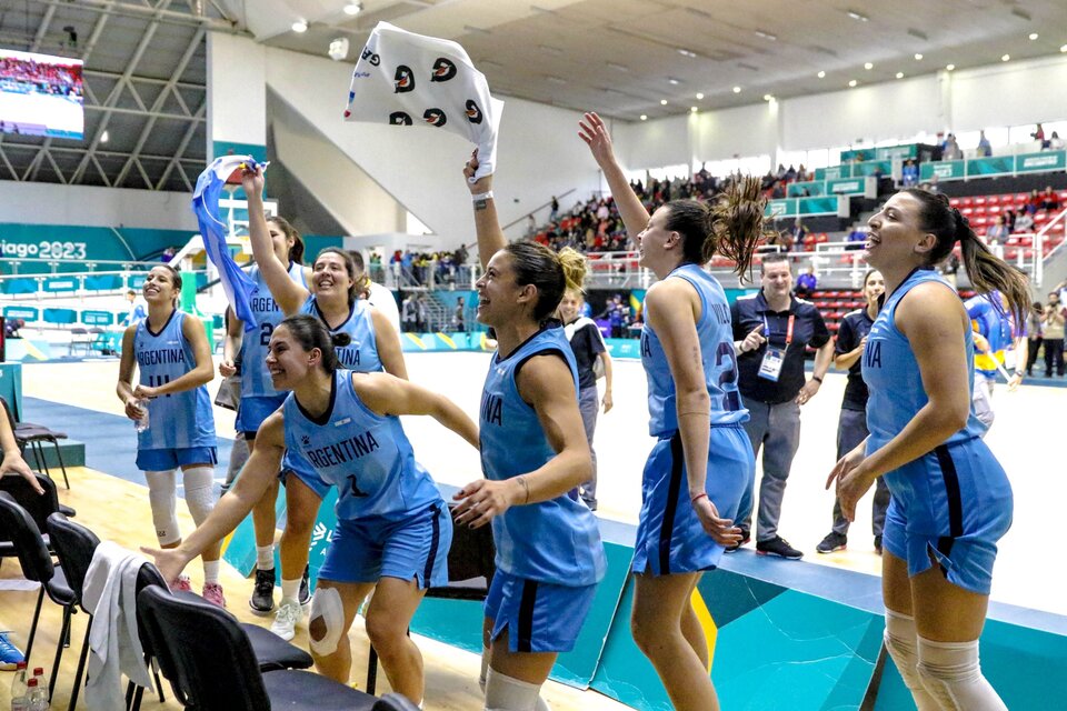 El equipo argentino se cobró revancha de la derrota que había sufrido en la fase de grupos con el representativo caribeño. (Foto: CABB)