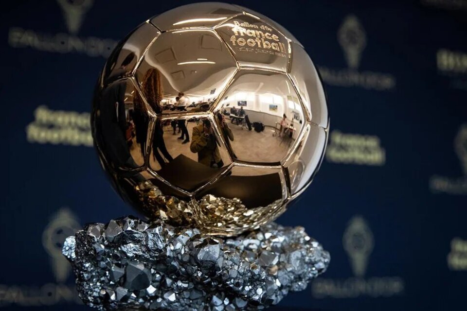 El Balón de Oro, premio entregado por la revista France Football al mejor futbolista de la temporada. (Fuente: AFP)