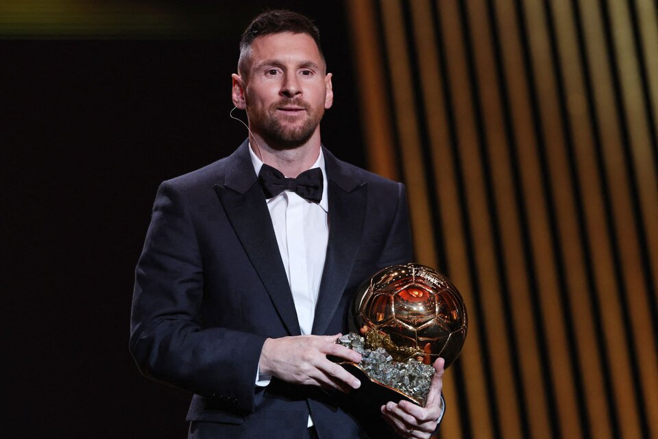 Messi con su octavo Baolón de Oro.  (Fuente: NA)