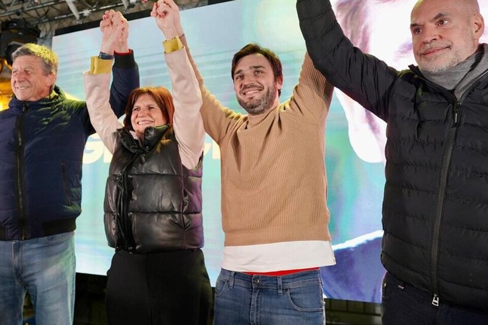 Ignacio Torres junto a Bullrich y Rodríguez Larreta, durante los festejos del triunfo en Chubut. 