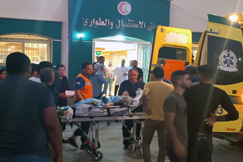 Heridos y extranjeros salen de Gaza por el paso de Rafah (Fuente: EFE)