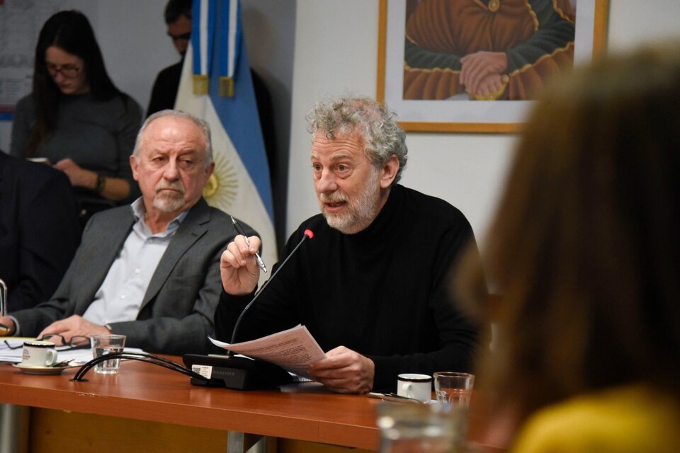 El investigador Daniel Feierstein y Hugo Yasky, en Diputados. 