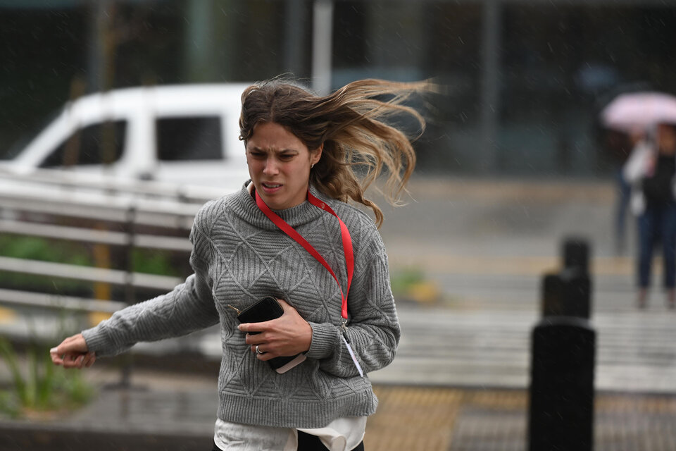El SMN advirtió sobre fuertes vientos en la Ciudad de Buenos Aires y sus alrededores (Fuente: Télam)