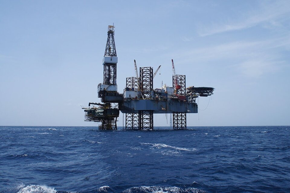 Un barco de Greenpeace ingresó al área de exploración offshore en el Mar Argentino 