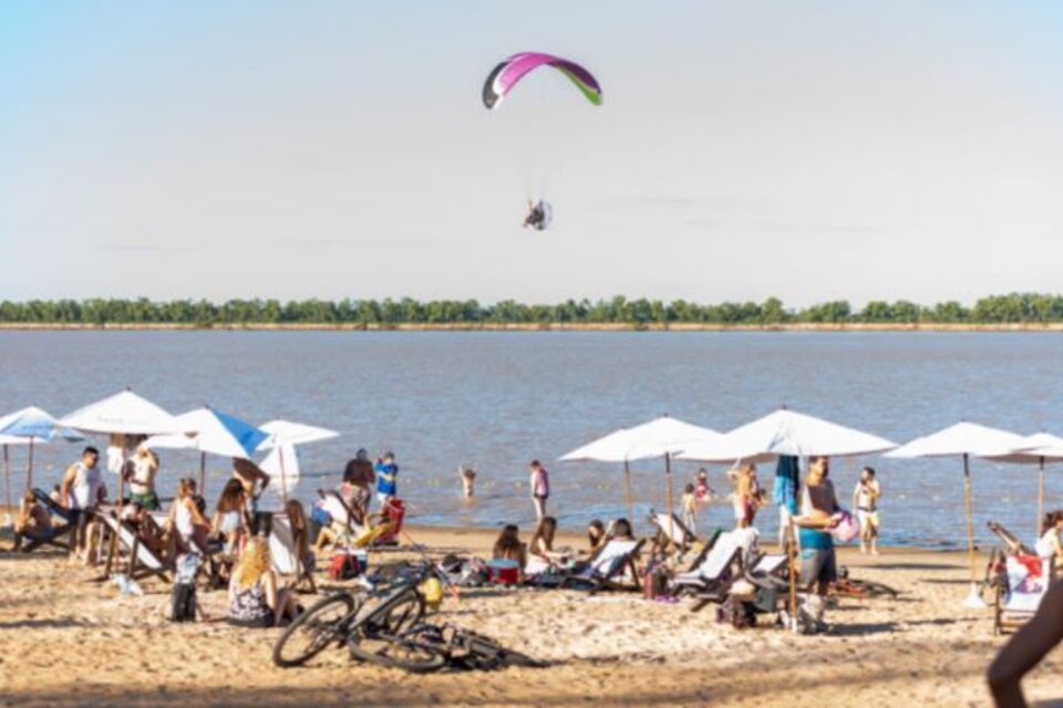 La playa “El Arenal" de San Nicolás de los Arroyos ideal para una escapada. Imagen: prensa San Nicolás