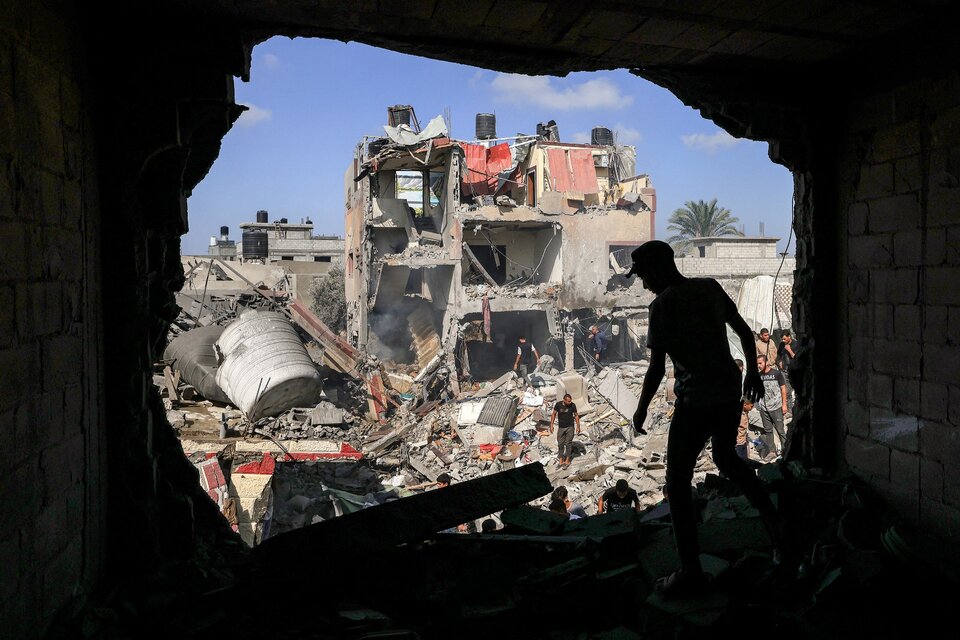 Un edificio en ruinas tras un bombardeo israelí en Khan Yunis, Gaza. (Fuente: AFP)