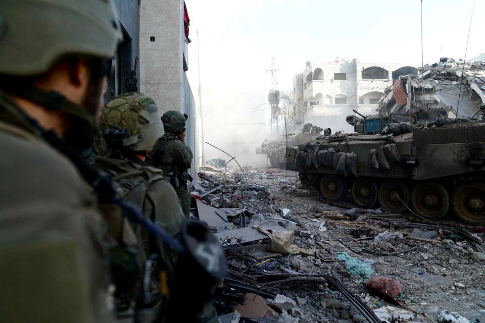 Las fuerzas terrestres, aéreas y navales de Israel mantienen a Gaza bajo fuego desde el 7 de octubre.  (Fuente: NA)