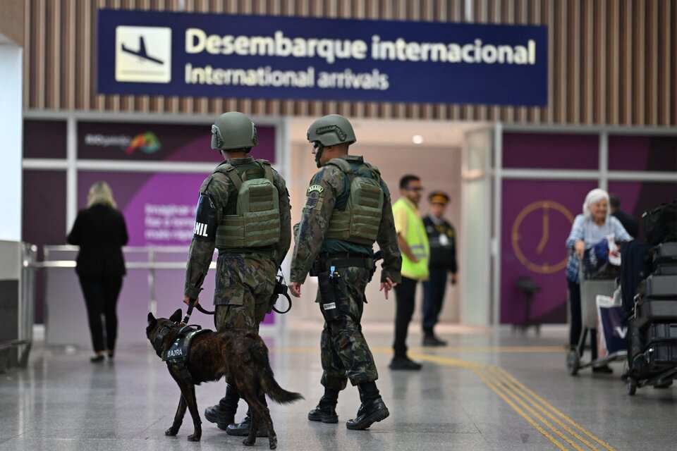 En el aeropuerto de Río de Janeiro hay cuidados especiales contra atentados. (Fuente: AFP)