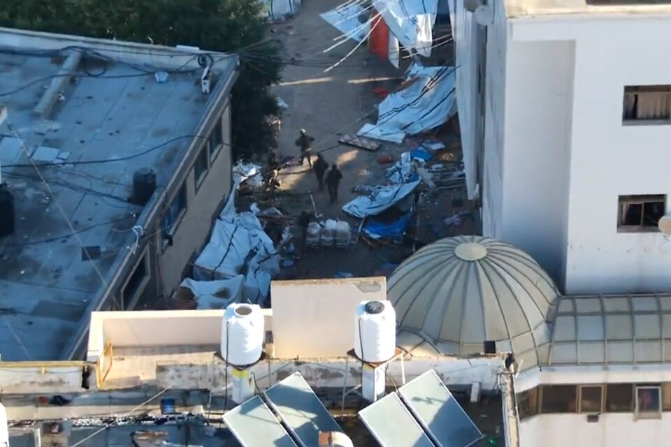 Vista desde arriba de la incursión al hospital Al Shifa.  (Fuente: EFE)