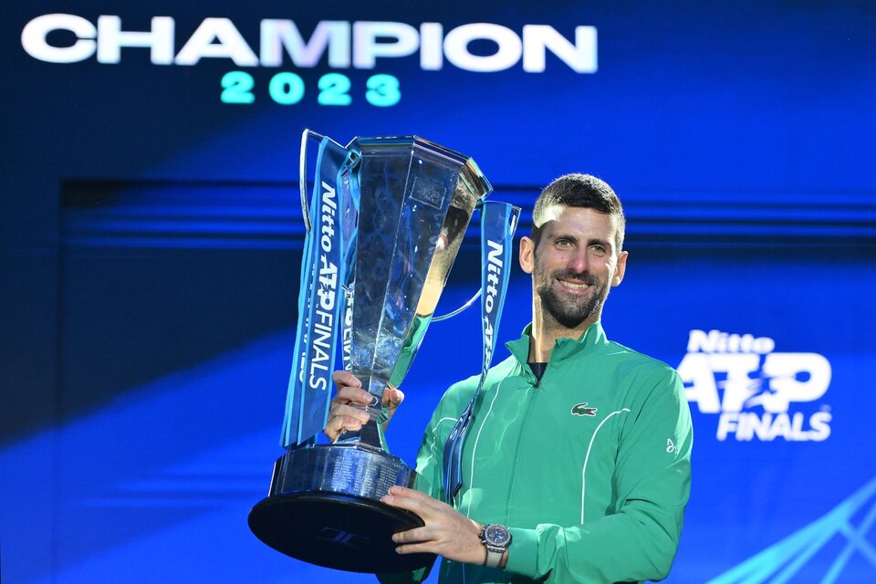 Djokovic levanta su séptimo titulo del torneo de maestros. (Fuente: EFE)