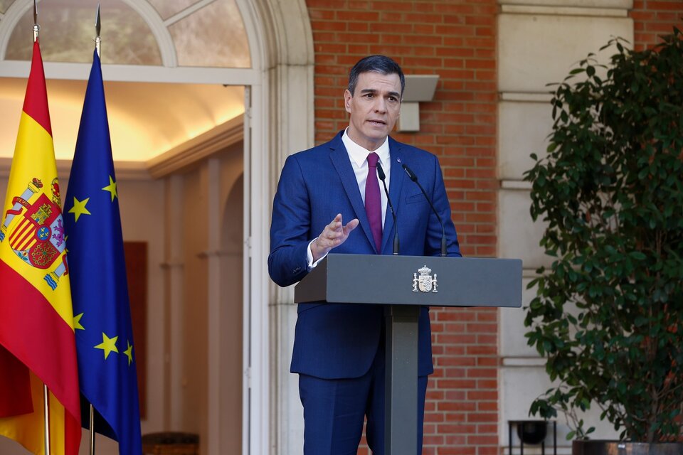 Pedro Sánchez en la Moncloa comunicando el nuevo Gabinete. (Fuente: EFE)