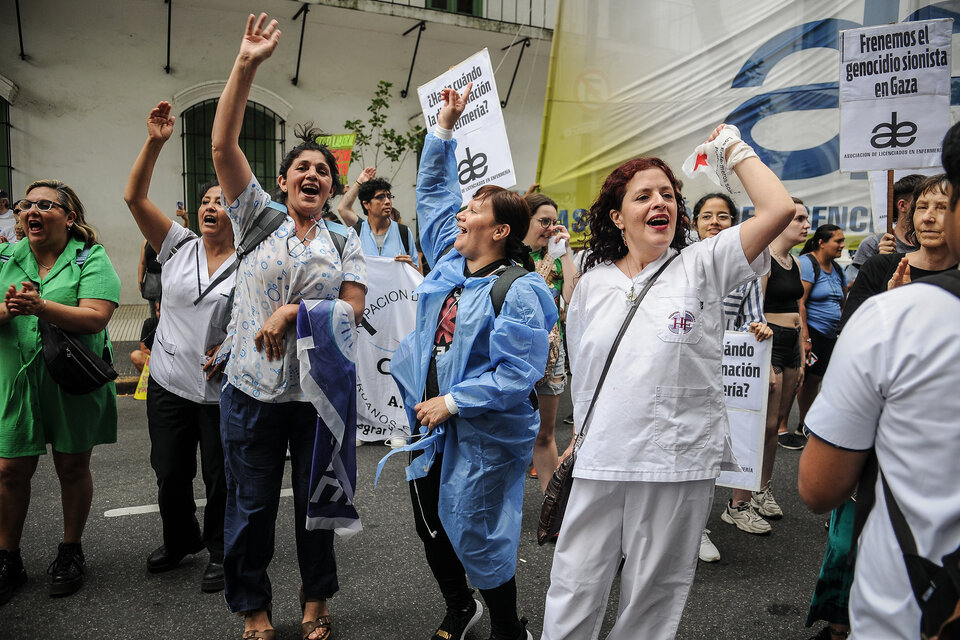 CABA: marcha por el día nacional de enfermería en reclamo de recomposición salarial y reconocimiento profesional (Fuente: Guadalupe Lombardo)