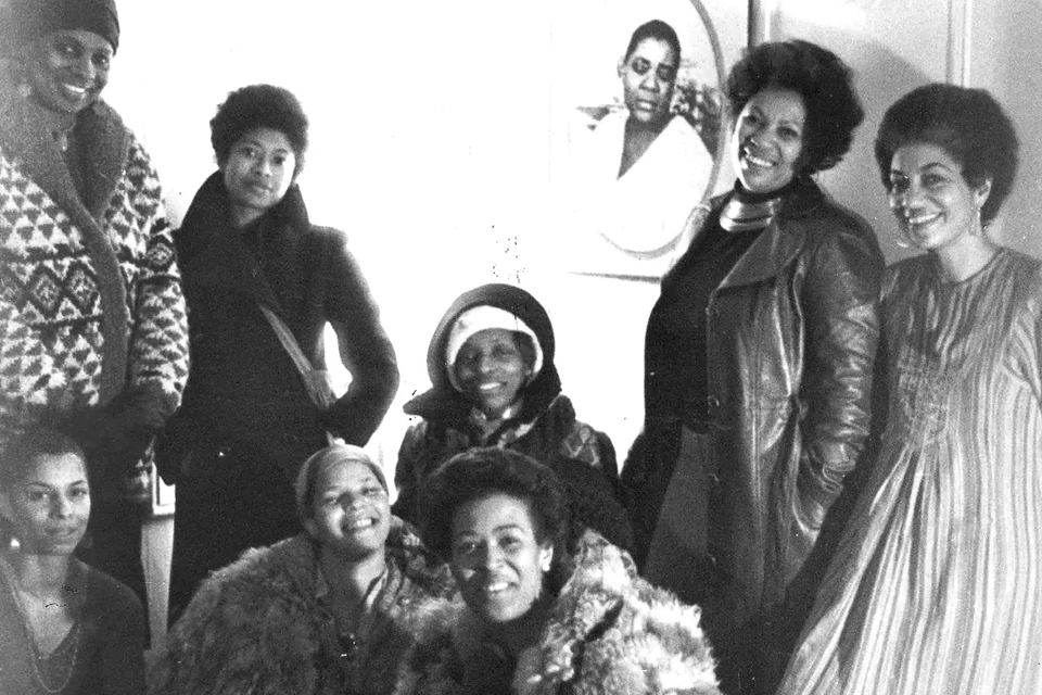 The Sisterhood, en su primera reunión, año 1977: Vertamae Grosvenor, Alice Walker, Lori Sharpe, Toni Morrison, June Jordan, Nana Maynard, Ntozake Shange, y Audreen Ballard