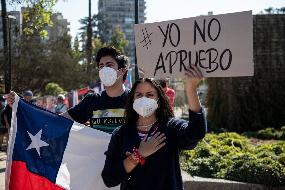 Protesta contra la nueva constitución en Santiago de Chile el año pasado. (Fuente: AFP)