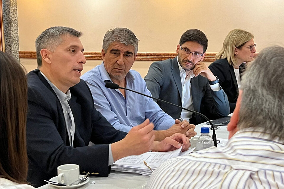 793226-ro03fo0125web-20-281-29