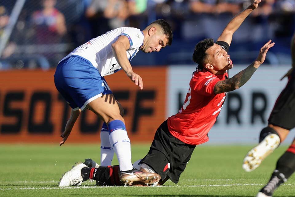 Botta no encontro la pelota en toda la tarde en Liniers. (Fuente: Fotobaires)