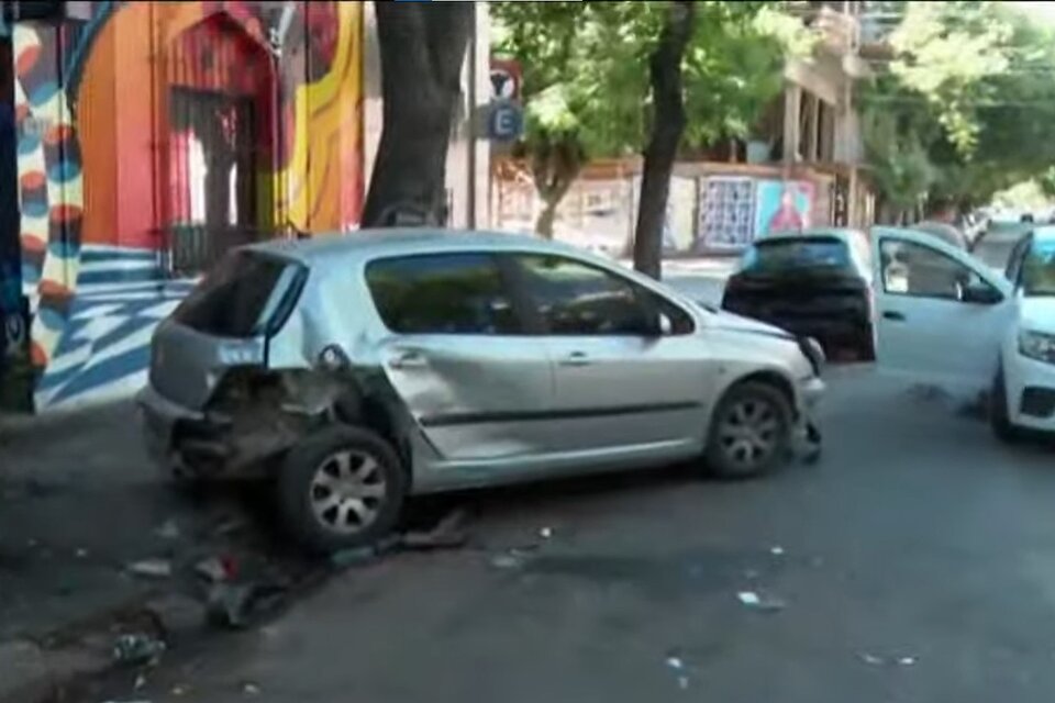 Una camioneta produjo un violento choque en cadena en Palermo y el conductor se dio a la fuga 