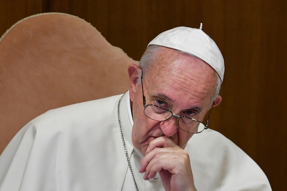El papa Francisco no pudo trasladarse hasta el balcón frente a la Plaza de San Pedro por una inflamación pulmonar. (Fuente: AFP)