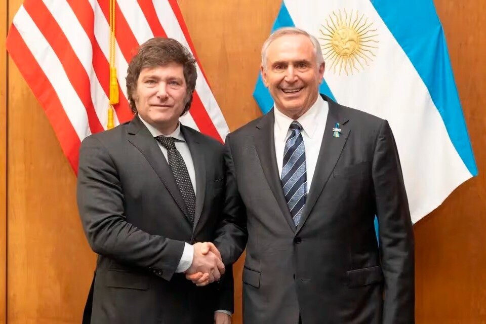 Javier Milei junto al embajador Marc Stanley, organizador de la gira norteamericana.