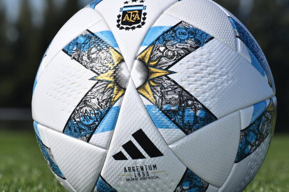 Pelota Adidas "Argentum 1893" de la Copa de la Liga 2023 (Fuente: AFA)