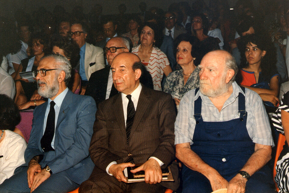 DI BENEDETTO Y BAJARLIA CON ARIEL BUFANO, EN LA ENTREGA DE LOS PREMIOS KONEX, 1984 