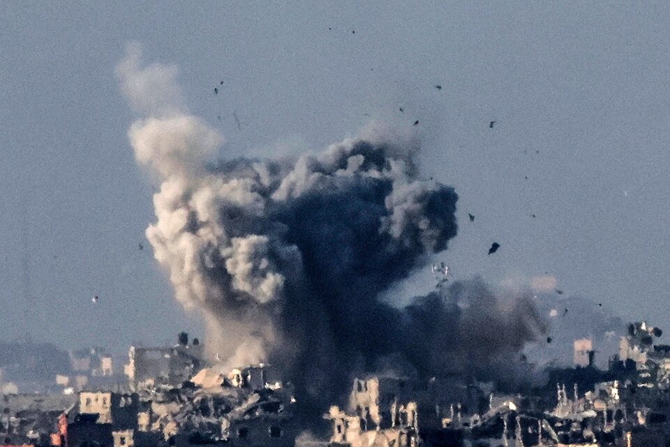 Segundodía de bombardeo a la Franaja de Gaza después del alto el fuego. (Fuente: AFP)