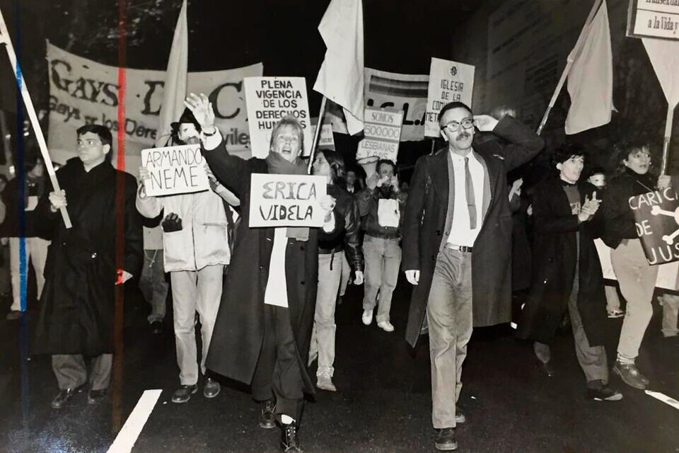 En 1992, la primera marcha del Orgullo Lésbico-gay-trans de Argentina movilizó apenas 300 personas.