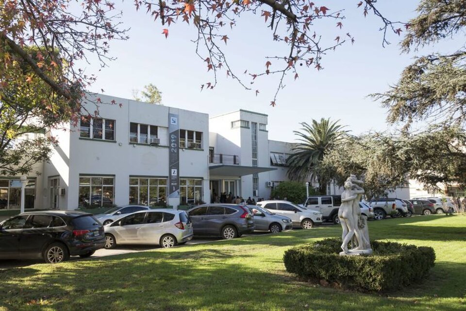 El edificio del Círculo Militar en Olivos.