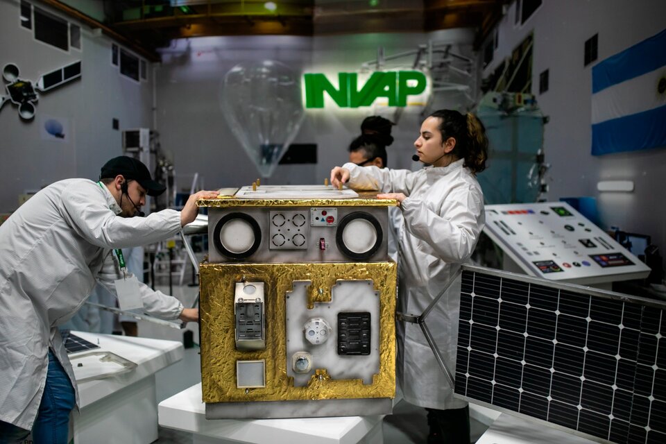 Invap tiene larga trayectoria en el sector satelital y nuclear.