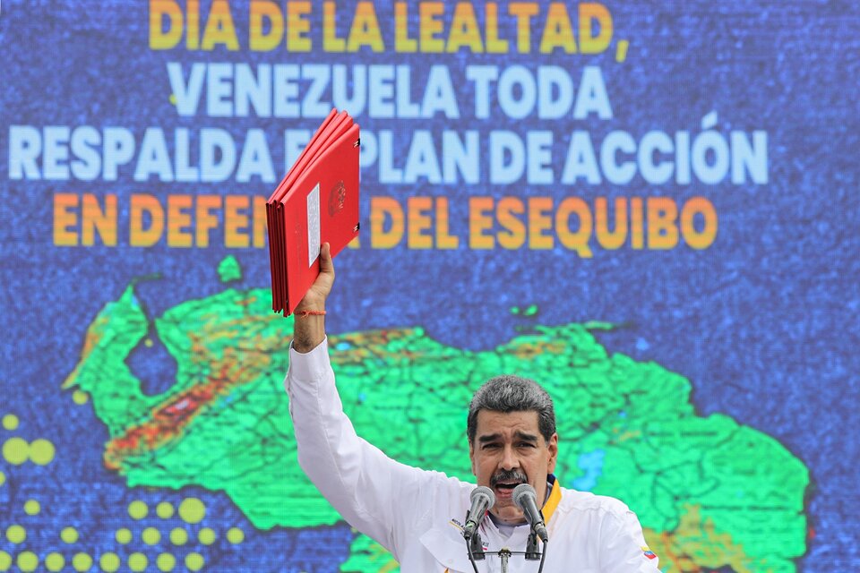 El presidente de Venezuela presentó un mapa del país incluyendo al Esequibo. (Fuente: AFP)