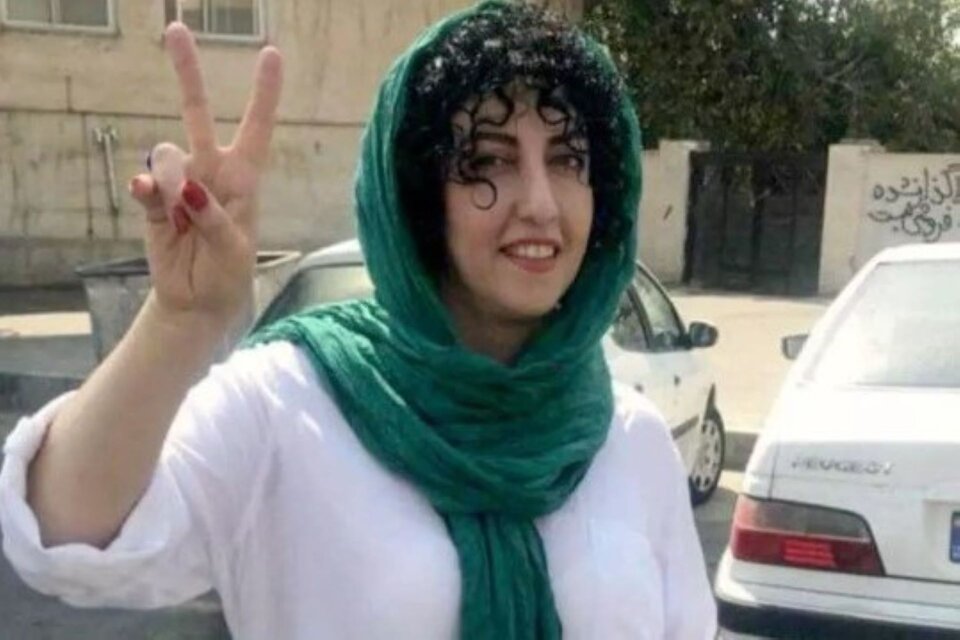 Narges Mohammadi, PRemio Nobel de la Paz 2023, en prisión por defender los derechos de las mujeres.
