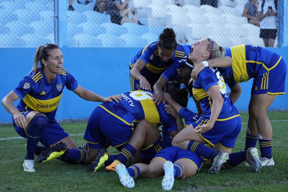 Las chicas de Boca festejan el único gol (Fuente: Twitter)