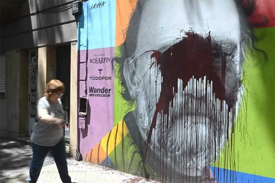 El mural vandalizado