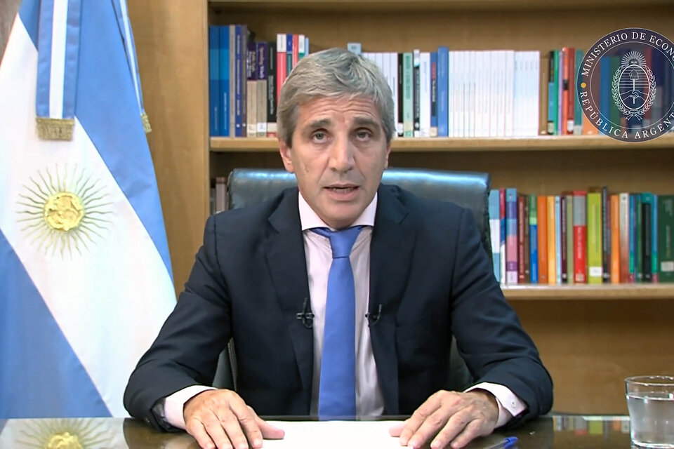 El ministro Luis Caputo, durante la presentación inicial de su plan extremo de austeridad fiscal.