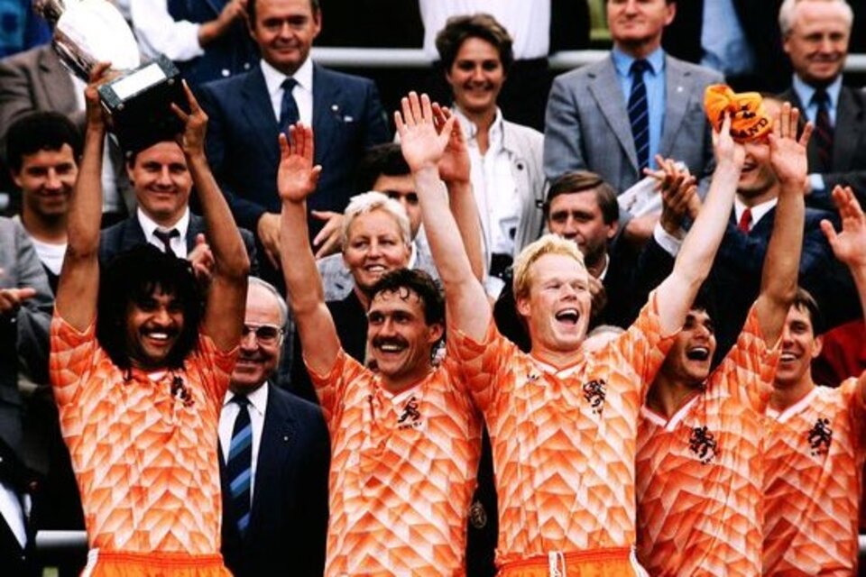 La camiseta de la Holanda campeona de la Europa 1988, la más linda. Imagen: UEFA.