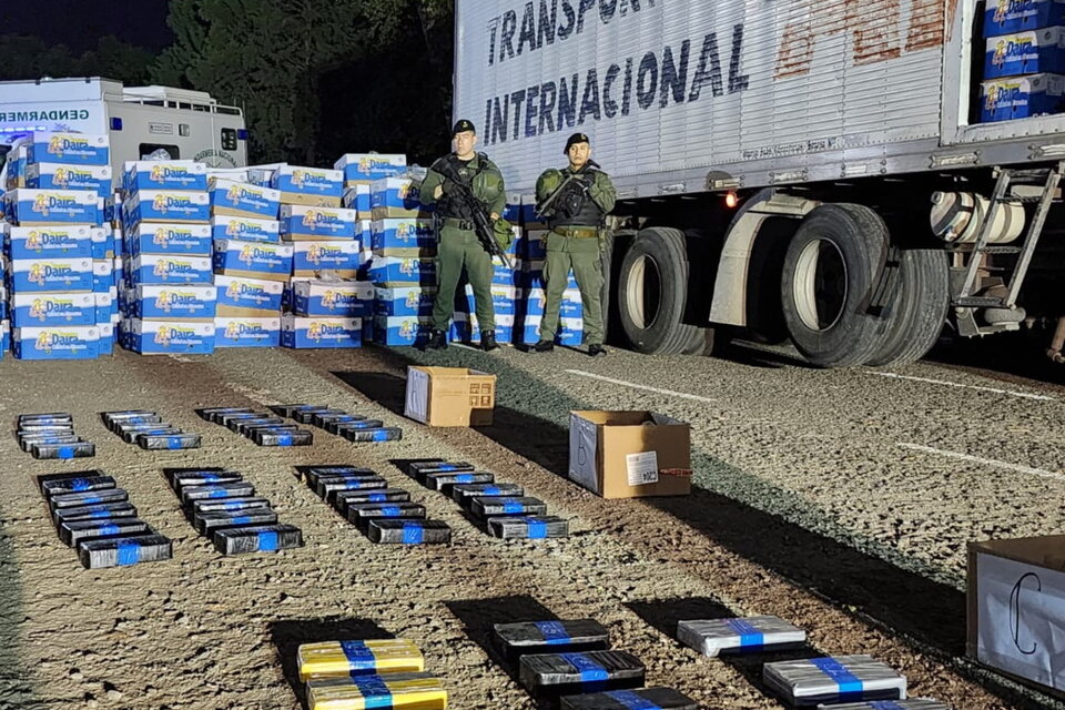 Secuestraron casi 60 kilos de cocaína ocultos en cajones de bananas (Fuente: NA)