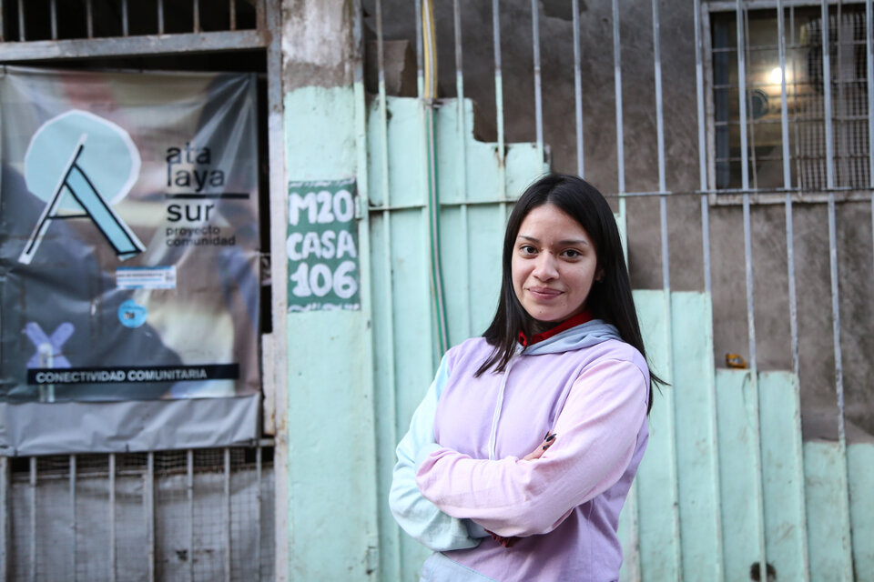 Yamila, una de las jóvenes integrantes de Atalaya Sur, la inciativa para garantizar el acceso a internet en la Villa 20. (Fuente: Jose Nico)