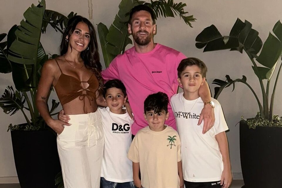 Leo, junto a su mujer Antonela Roccuzzo y sus hijos Thiago, Mateo y Ciro. Imagen: Instagram Lionel Messi.
