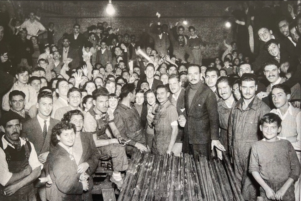 Récord de producción de obreros metalúrgicos en Lomas de Zamora (27/4/1951). Abajo: Perón con Fangio y Froilán González, entre otros (23/4/51). Más abajo: Eva Perón recibe saludos de cumpleaños (7/5/51).