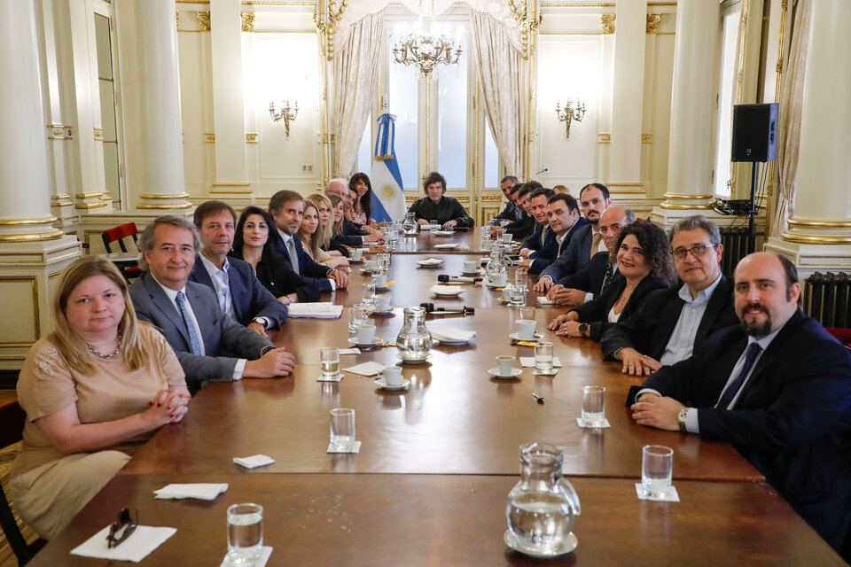 La cumbre de Milei con los legisladores de La Libertad Avanza en el Salón Sur de la Casa Rosada. (Fuente: Presidencia)