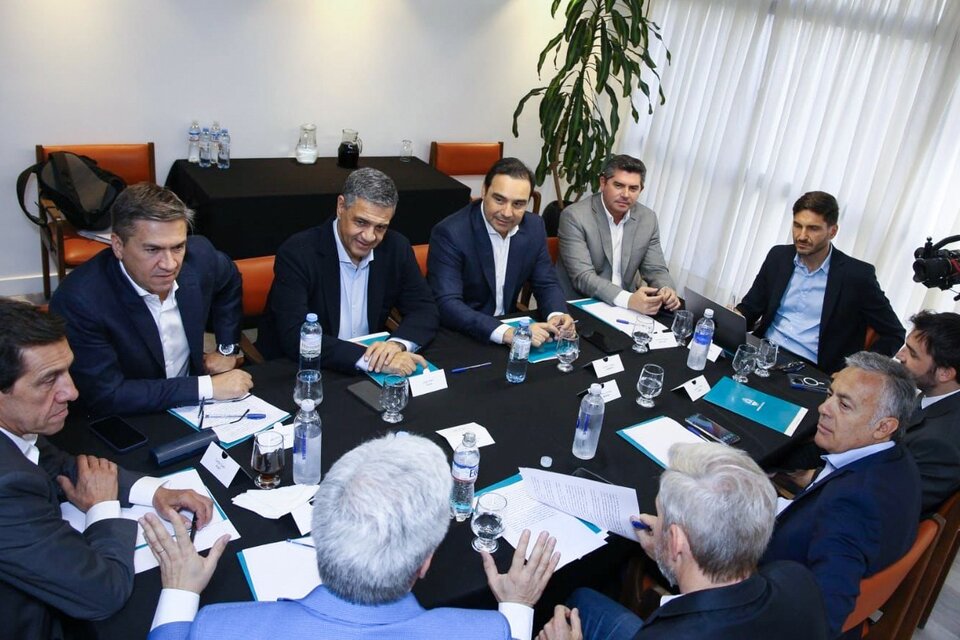 Los gobernadores electos de JxC reunidos en la Casa de Mendoza en noviembre. (Fuente: NA)