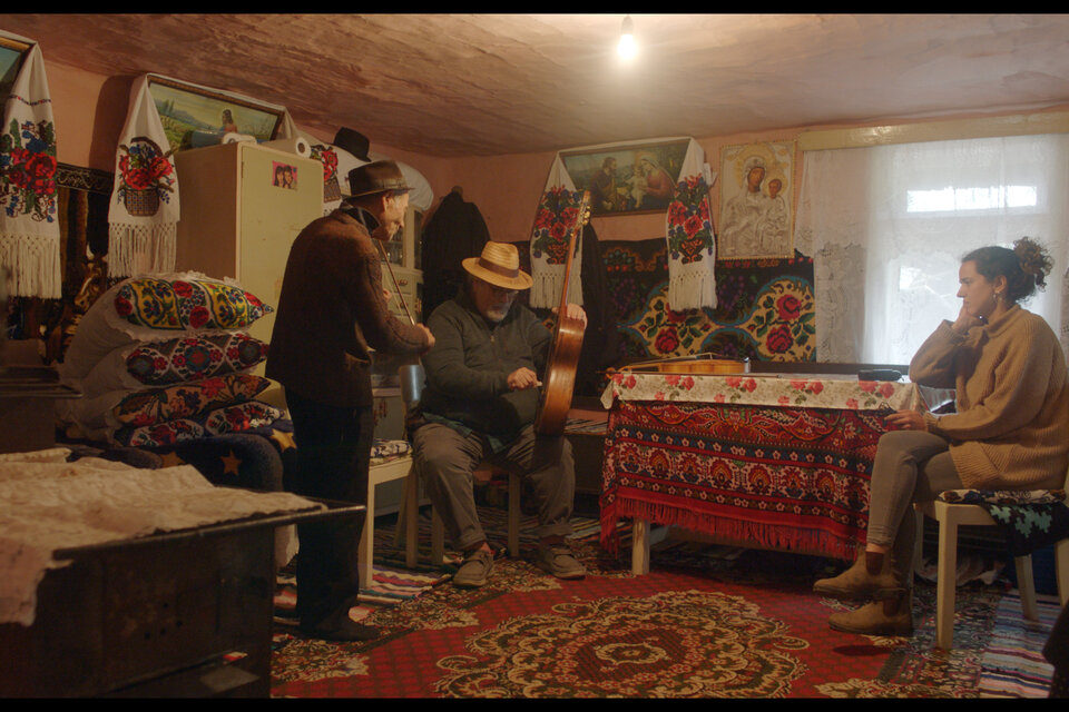 La película discurre libremente por aldeas de Transcarpacia y Besarabia.