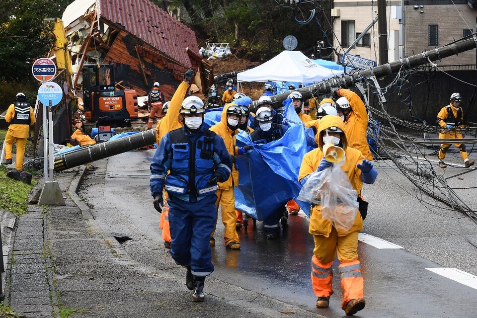 Ascienden a 126 las víctimas fatales del terremoto en Japón (Fuente: AFP)