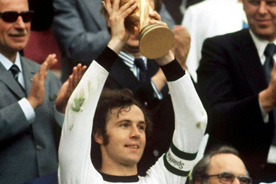 Franz Beckenbauer, uno de los mejores jugadores de la historia. (Fuente: AFP)