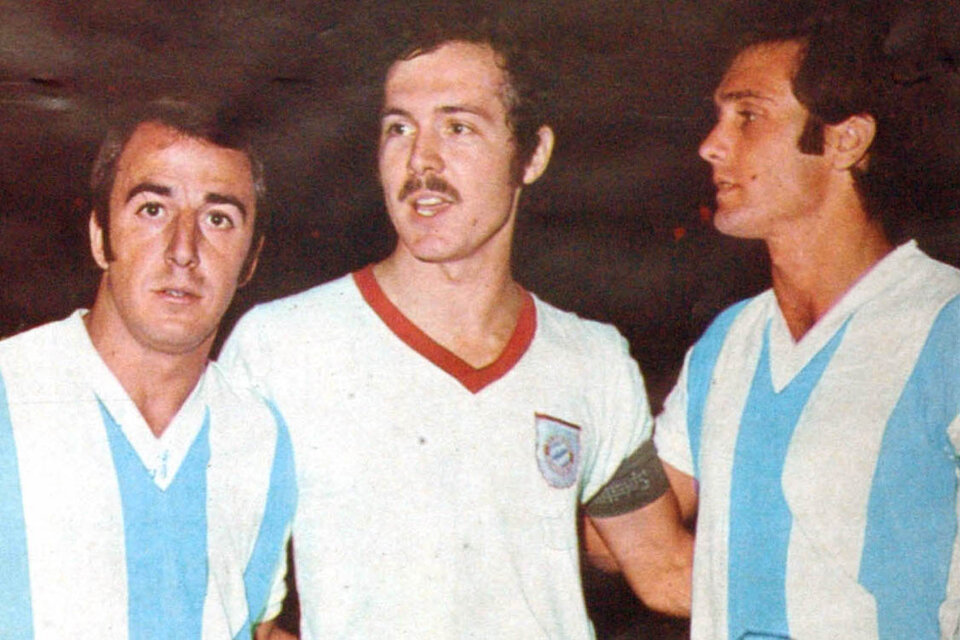 El Muñeco Madurga, Beckenbauer y el Mariscal Perfumo en un Argentina-Bayern de 1970 (Fuente: Archivo El Gráfico)