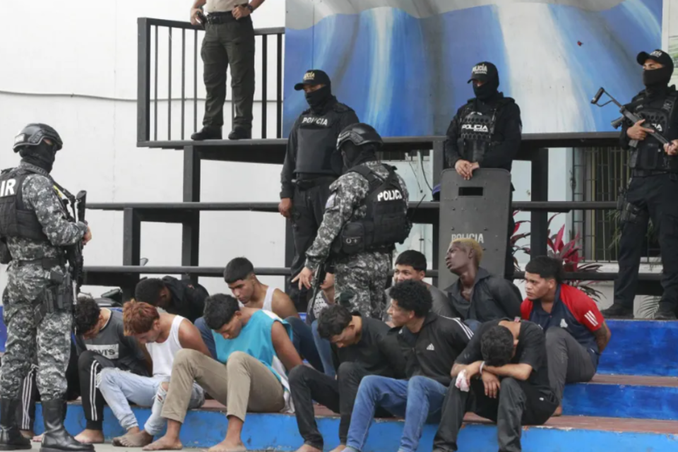 El martes, una decena de hombres armados tomaron un canal de televisión en Guayaquil (Fuente: EFE)
