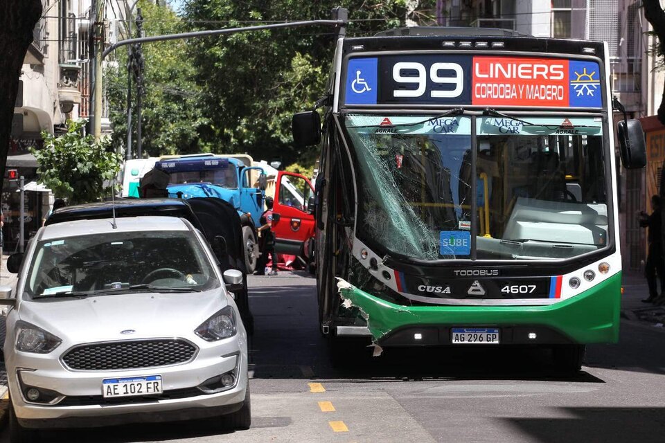 Trágico Choque Entre Un Colectivo Y Un Camión En Balvanera: Dos Muertos ...