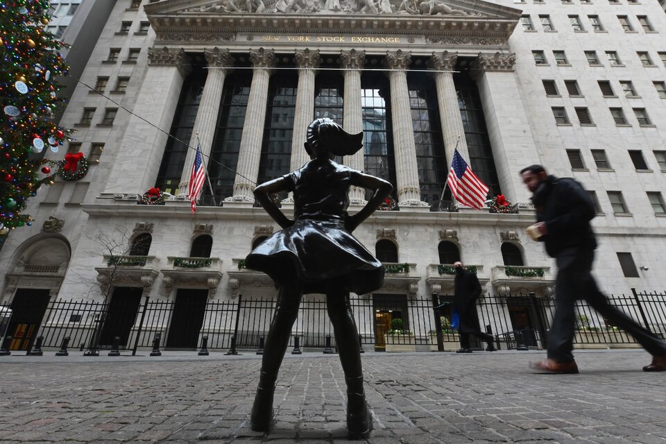 Los agentes financieros de Wall Street están transitando una euforia contenida respecto a las perspectivas del mercado de acciones y bonos de este año. (Fuente: AFP)