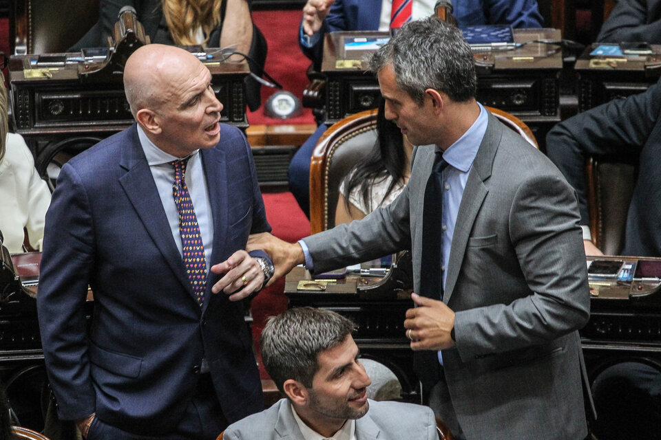 En el recinto, el diputado José Luis Espert junto al presidente de la Cámara, Martín Menem. (Fuente: Bernardino Avila)